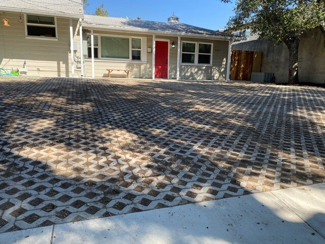 Building Photo - 2823 Hermosa Ave
