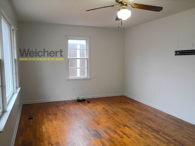 Foto del edificio - Cozy 2BR Home with Fenced Yard