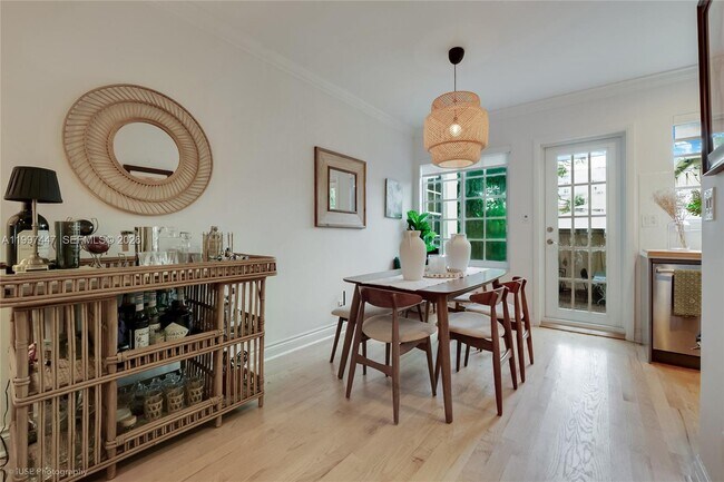 Foto del edificio - 21 Madeira Ave