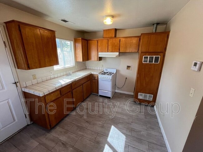 Building Photo - 62 N Villa St