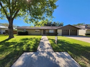 Building Photo - 713 Clubside Dr