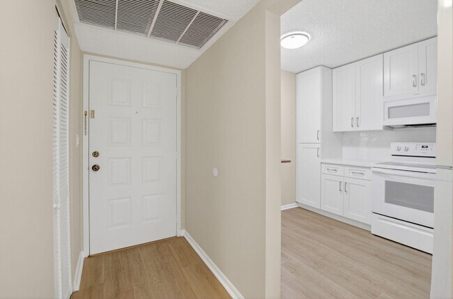 Foto del edificio - 2900 NW 42nd Ave