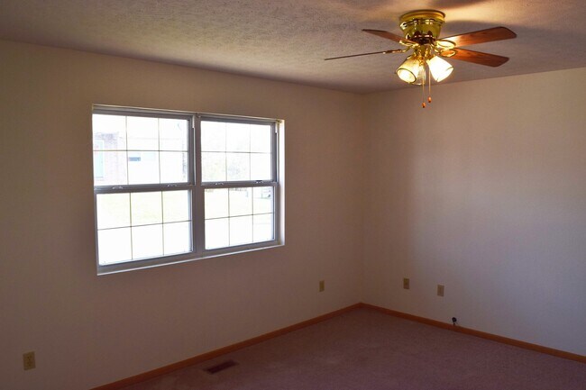 Foto del edificio - Spacious 3 bedroom, 2 bathroom duplex!