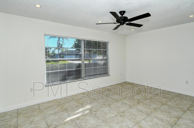 Foto del edificio - 6570 Waterford Cir