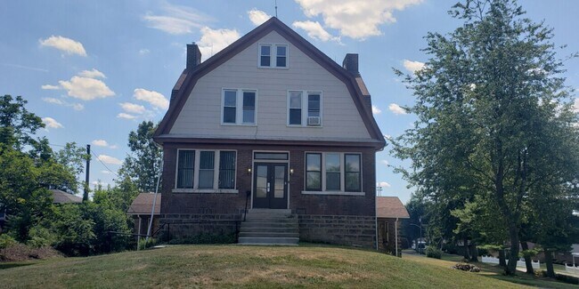 Foto del edificio - 114 Freeport Rd