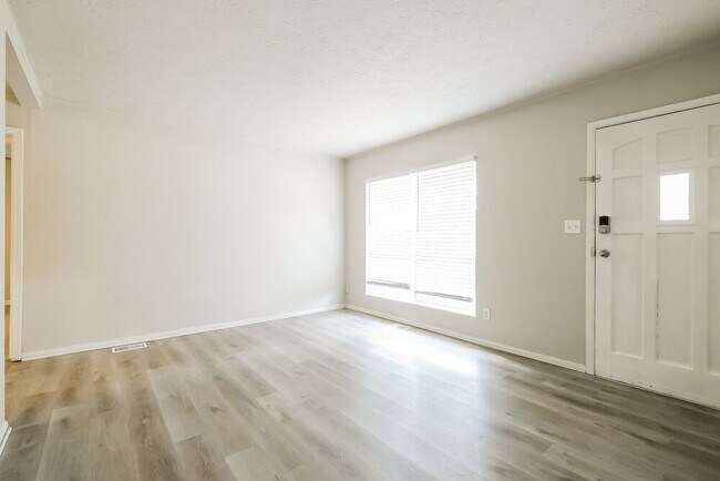Foto del edificio - 8268 Dunellen Ln