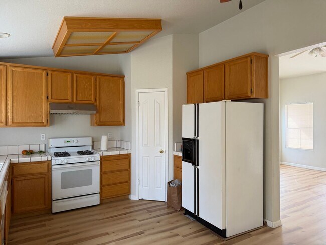 Foto del edificio - Charming 3-Bedroom, 2-Bath Home with Spacious Backyard in Elk Grove