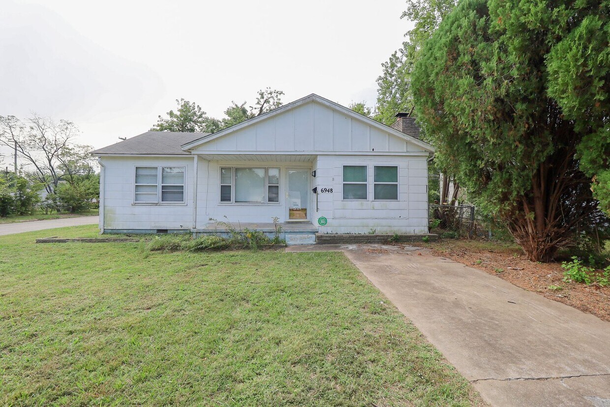 Primary Photo - 3 BED 1 BATH! Schedule a tour today!
