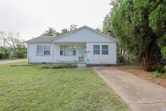 Building Photo - 6948 E Newton Pl