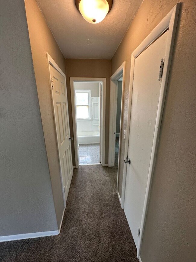 Foto del edificio - 5641-5643 N 61st St. (Duplex)