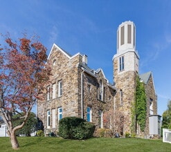 Building Photo - 300 Soundview Ave