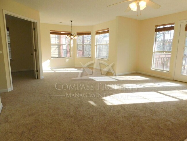 Building Photo - 613 Cypress Pointe St