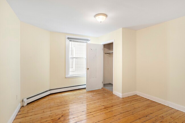 Building Photo - 64 Pleasant St