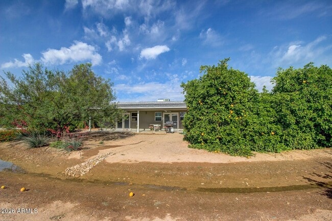 Building Photo - 6012 W Grovers Ave