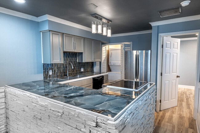 Foto del edificio - 446 E Siebenthaler Ave