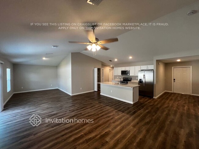 Building Photo - 2385 SW Chateau Terrace