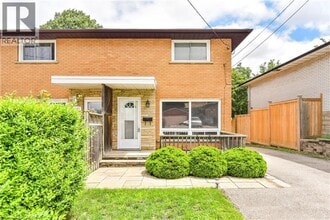 Building Photo - 1027 Bernhardt St