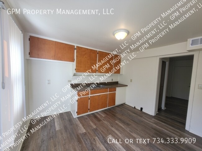 Building Photo - 2039 Dryden St
