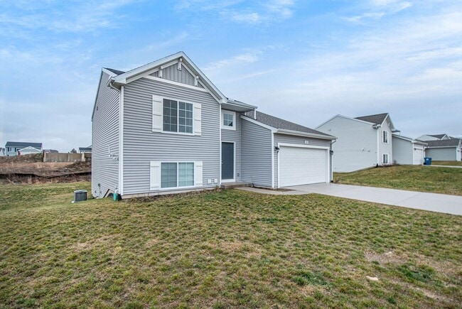 Building Photo - Comfortable and inviting space for you and...