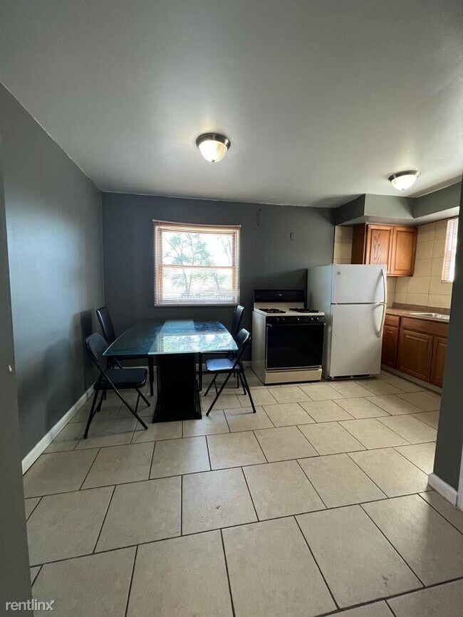 Building Photo - 4 br, 1.5 bath House - 5404 E 9 Mile Rd