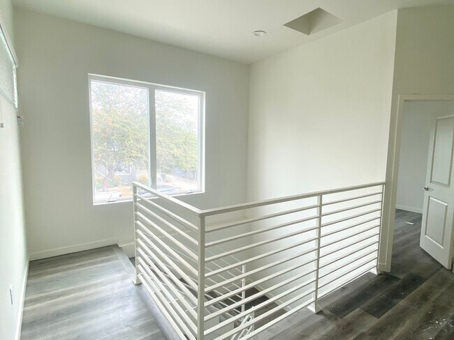 Foto del edificio - 2411 Ridgeley Dr