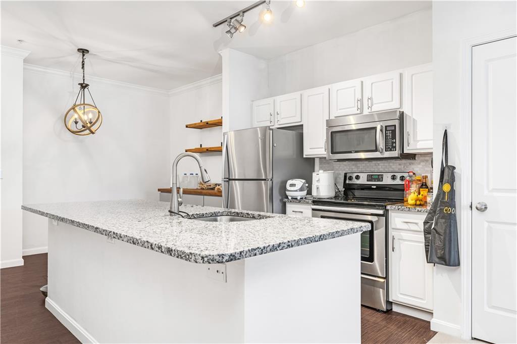 Foto principal - 1000 Providence Pl