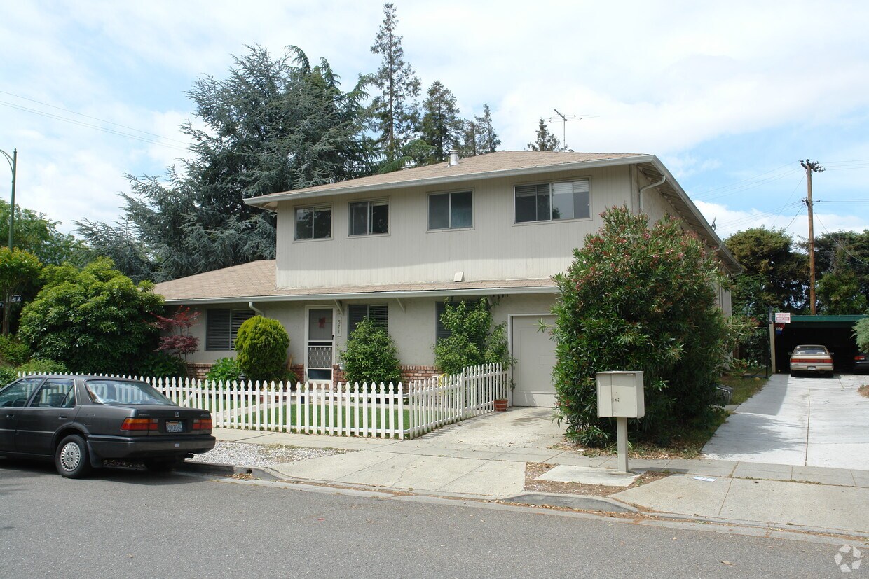 Building Photo - 571 Troy Dr