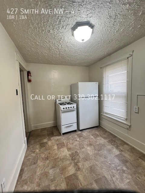 Building Photo - Spacious second level apartment in Canton NW