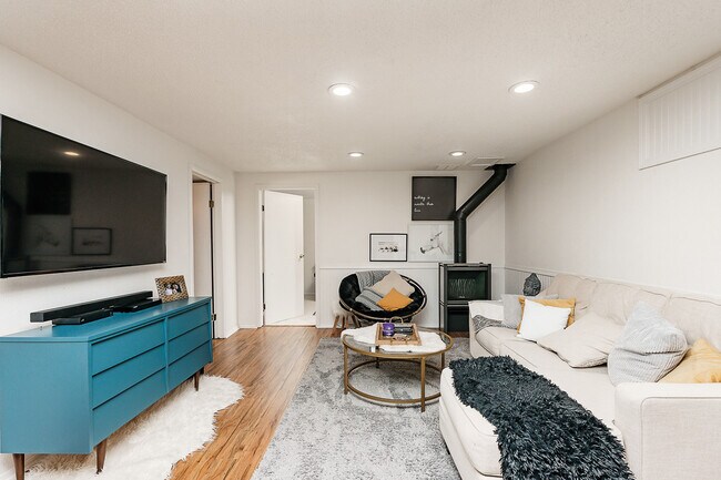 Building Photo - Silverwood Apartment