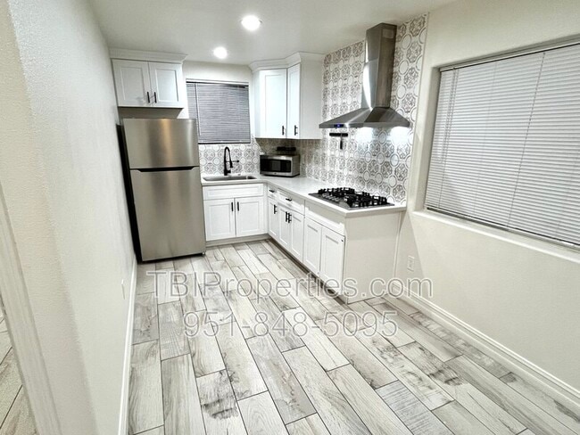 Building Photo - 5063 Pearblossom Dr