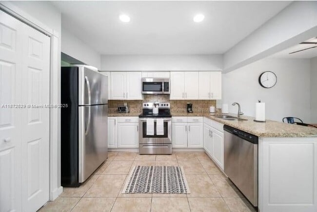 Foto del edificio - 1769 NE 45th St