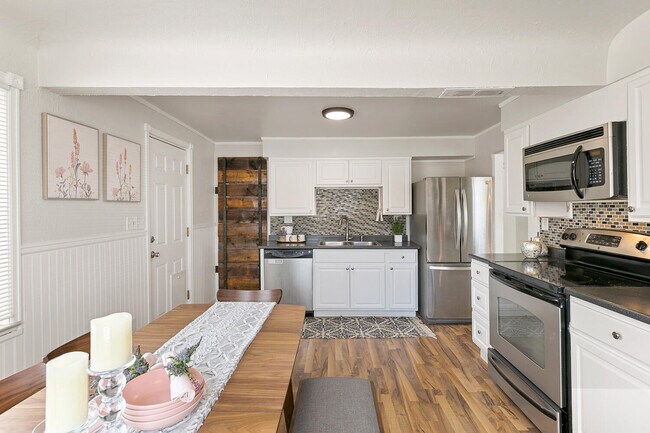 Foto del edificio - 7626 Stuart St