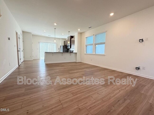 Building Photo - 332 Hacksaw Trl