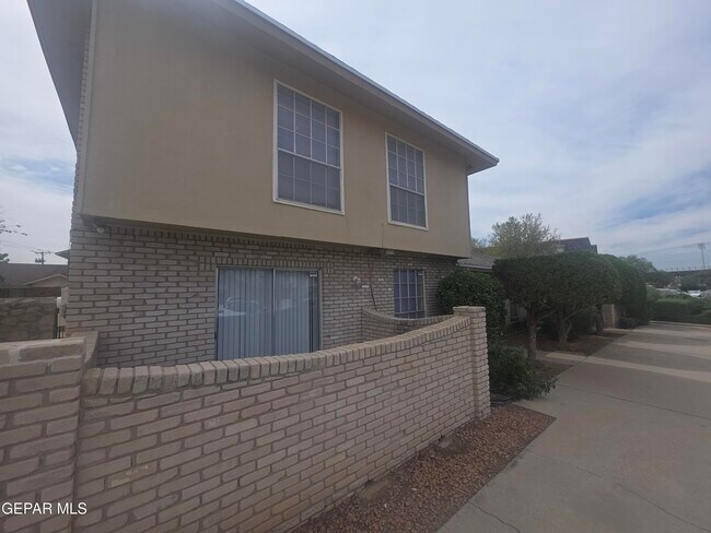 Building Photo - 10908 Bob Stone Dr