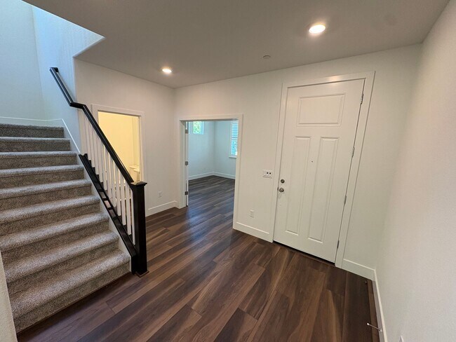 Building Photo - Beautiful 4 Bedroom 3 Bath Brentwood Home With SOLAR