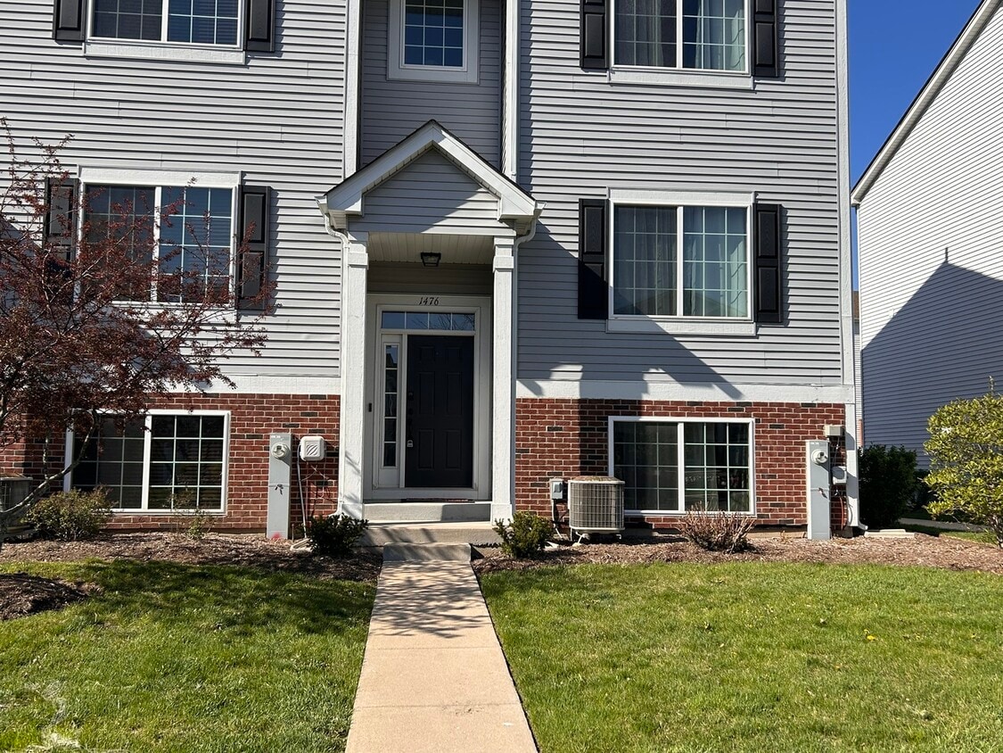 1476 Manning Ave, Montgomery, IL 60538 Townhome Rentals in Montgomery