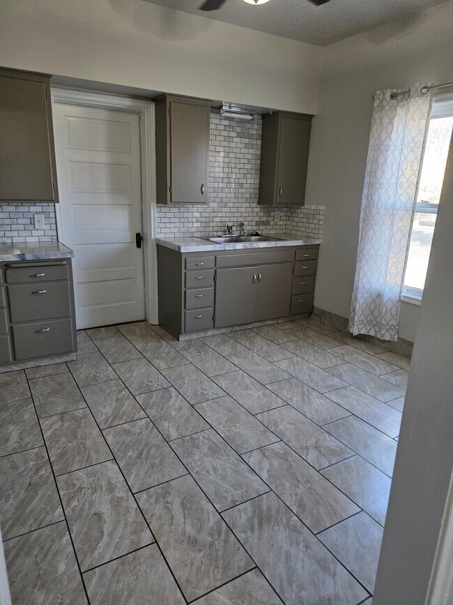 Foto del edificio - 199 N 100 W