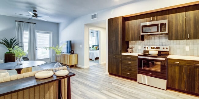 Building Photo - Aurora at Green Valley