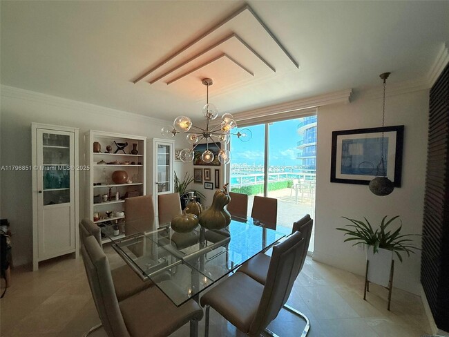 Building Photo - 1800 N Bayshore Dr