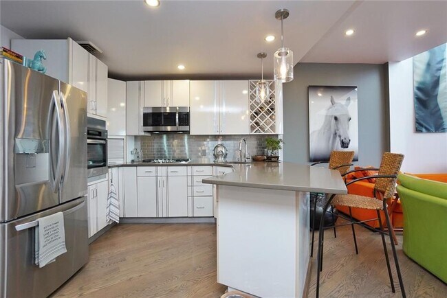 Foto del edificio - 10 Bay St