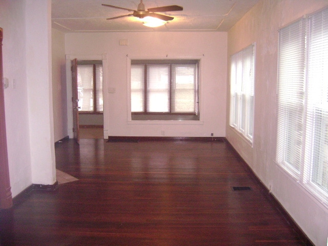 Living Rm - 209 W Eureka St