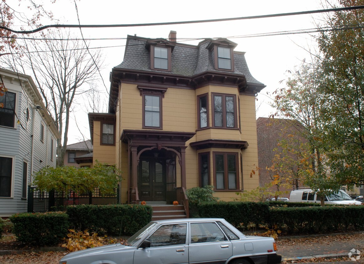 Primary Photo - 8 Mellen St