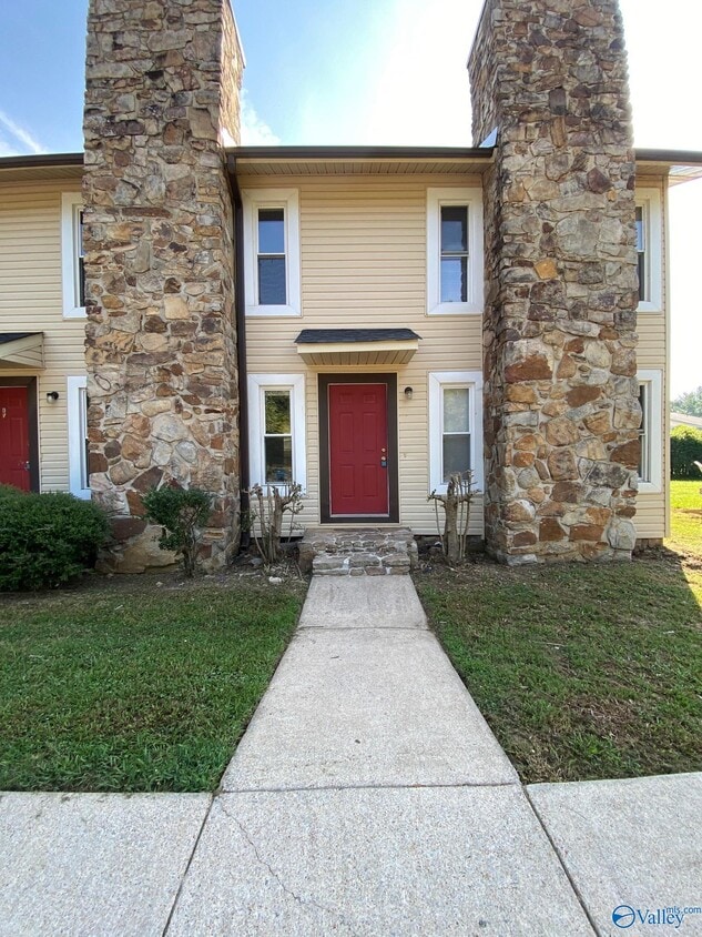 Primary Photo - 9017 Mahogany Row SE