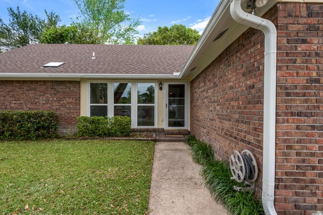 Building Photo - 707 Osage Dr