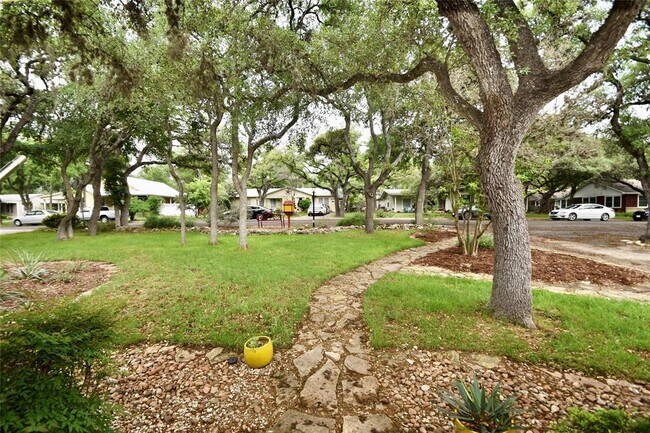 Foto del edificio - 109 W Hillcrest Dr