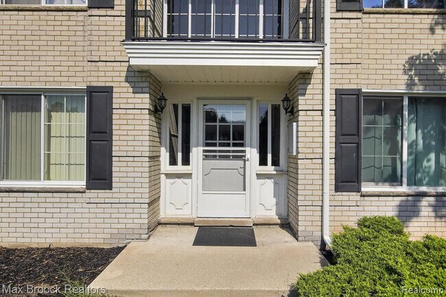 Building Photo - 100 W Hickory Grove Rd