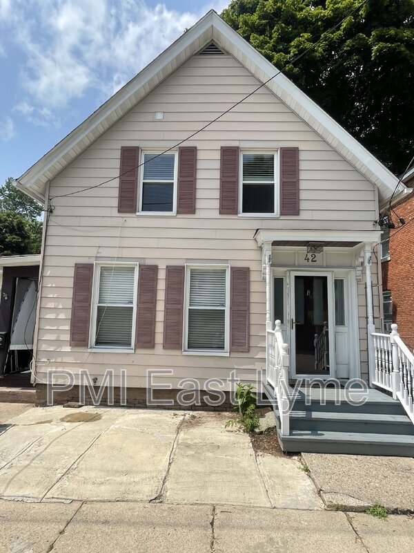 Primary Photo - 42 Cedar St