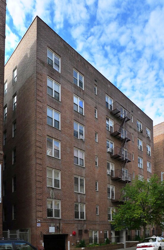 Primary Photo - 65-62 Saunders St