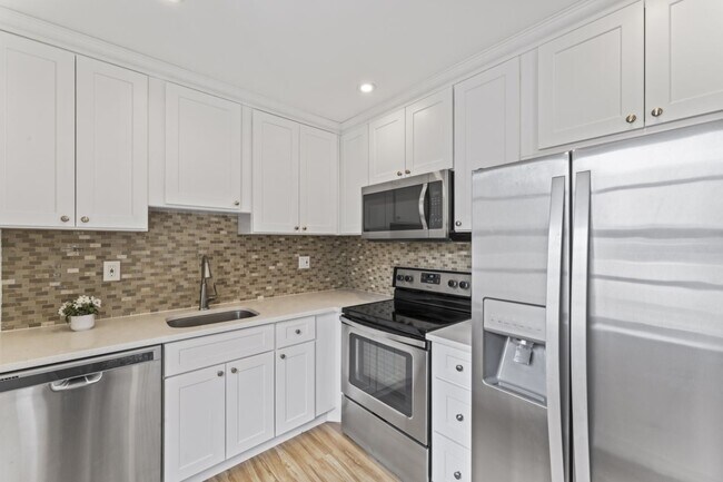 Kitchen - 230 Normandy E