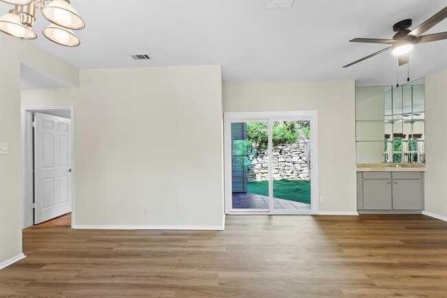 Foto del edificio - 6600 Valleyside Rd